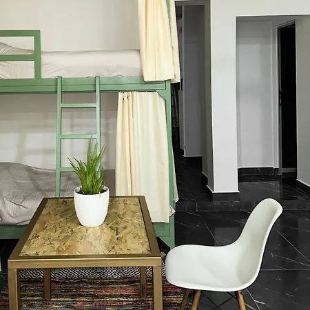 Hostel Canarin